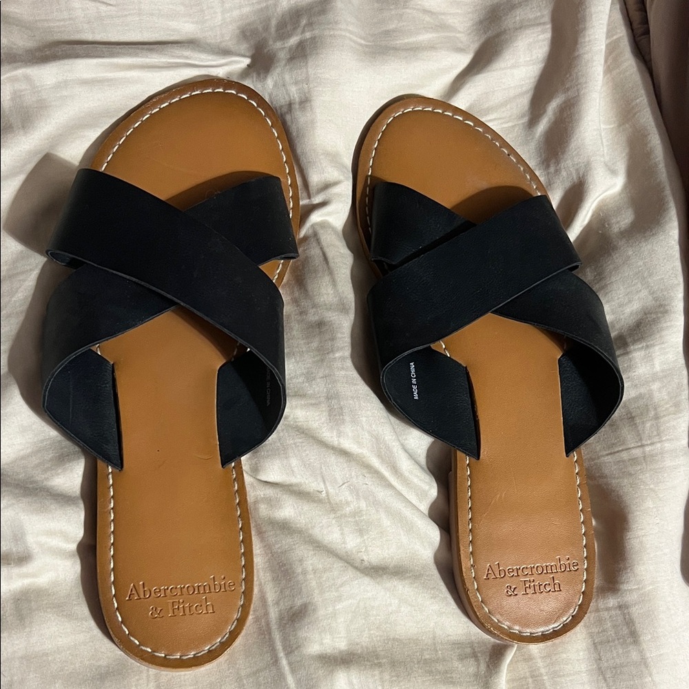 Abercrombie & Fitch Black and Tan Sandals